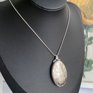 Vintage sterling silver Lady Fayre floral engraved locket with 925 silver chain